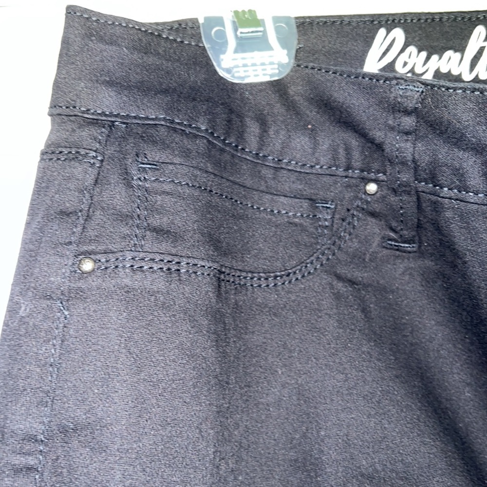 Royalty Mid- Rise Crops - Picture 5 of 9